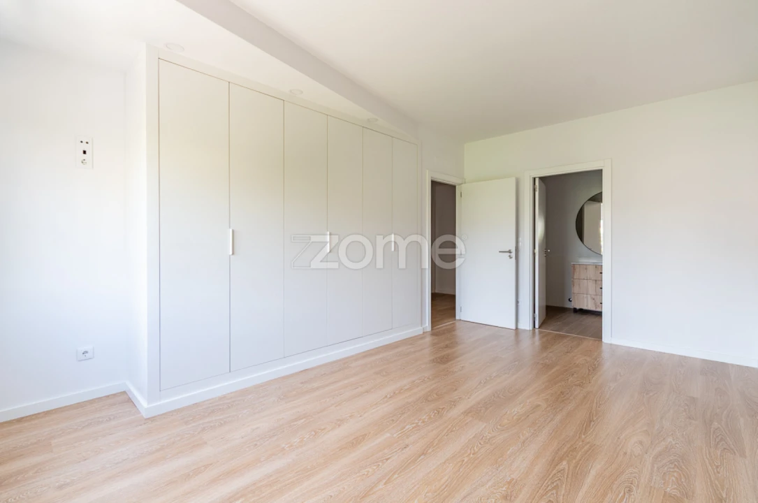 Apartamento T4 para Venda em Argoncilhe Foto 4