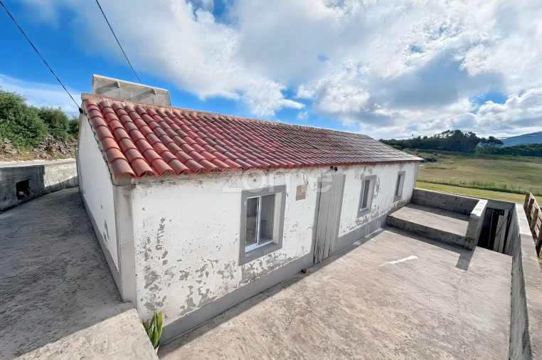 Moradia T2 para Venda em São Pedro Foto 3