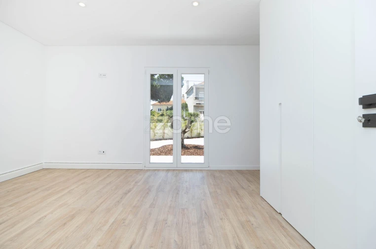 Moradia T4 para Venda em Almargem do Bispo, Pêro Pinheiro e Montelavar Foto 26