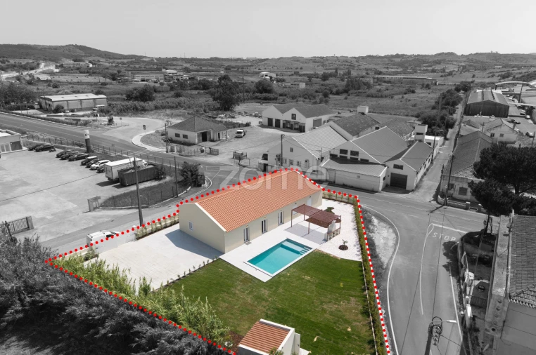 Moradia T4 para Venda em Almargem do Bispo, Pêro Pinheiro e Montelavar Foto 2