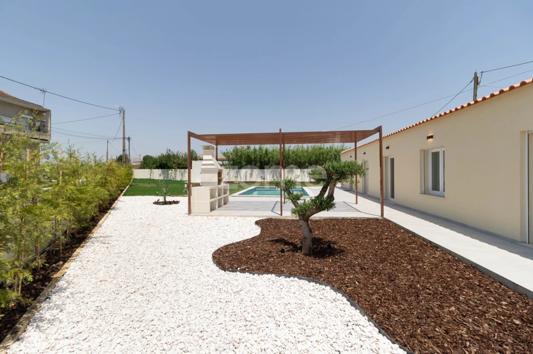 Moradia T4 para Venda em Almargem do Bispo, Pêro Pinheiro e Montelavar Foto 8