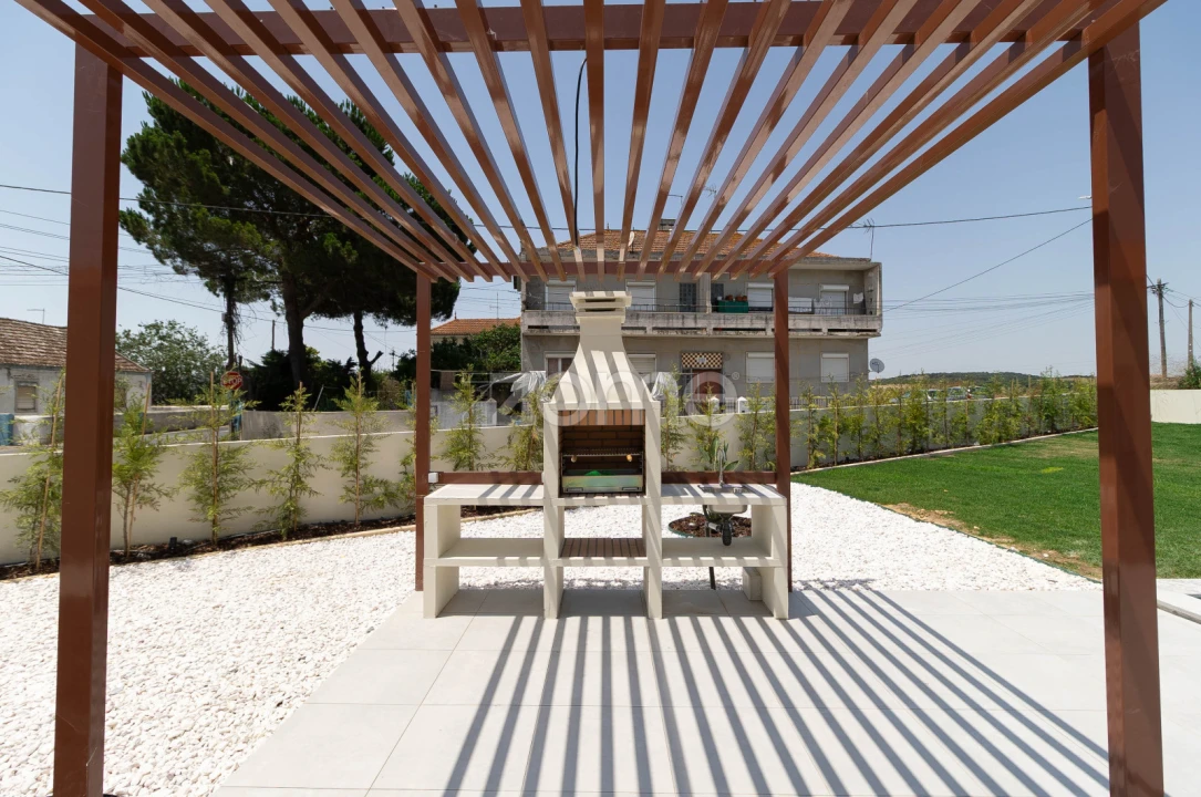 Moradia T4 para Venda em Almargem do Bispo, Pêro Pinheiro e Montelavar Foto 7