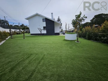 Moradia T5 para Venda em Rio de Mouro