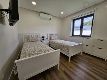 Moradia T5 para Venda em Rio de Mouro