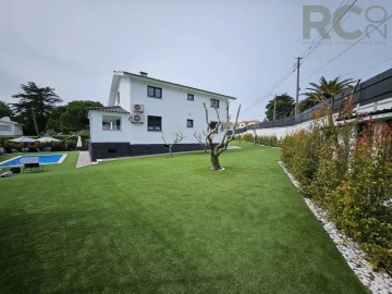 Moradia T5 para Venda em Rio de Mouro
