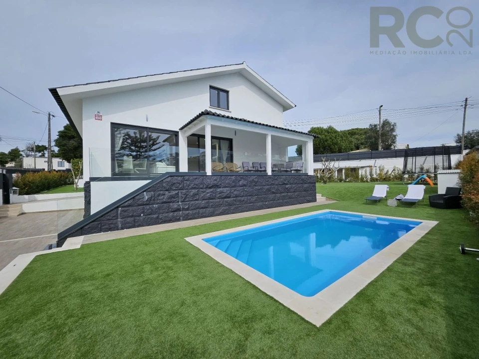 Moradia T5 para Venda em Rio de Mouro Foto 1