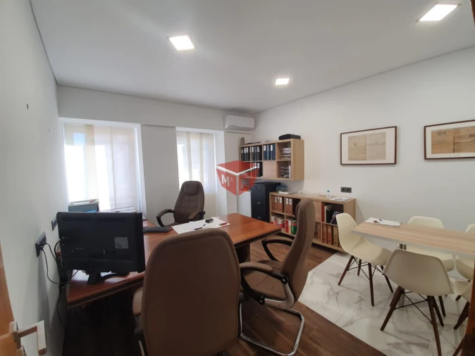 Loja para Arrendamento em Povoa de Lanhoso (N. Senhora do Amparo) Foto 4