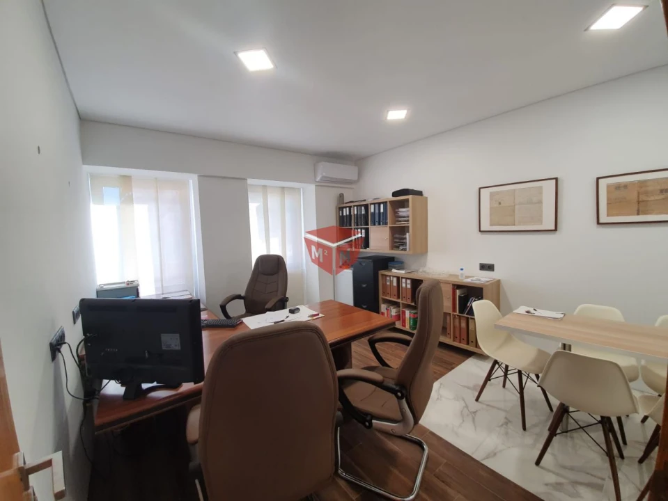 Loja para Arrendamento em Povoa de Lanhoso (N. Senhora do Amparo) Foto 4