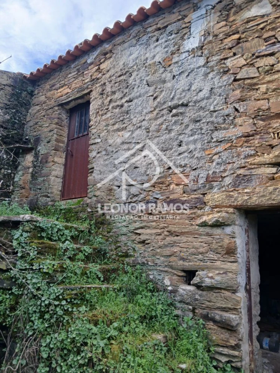 Moradia T1 para Venda em Santo Andre das Tojeiras Foto 14