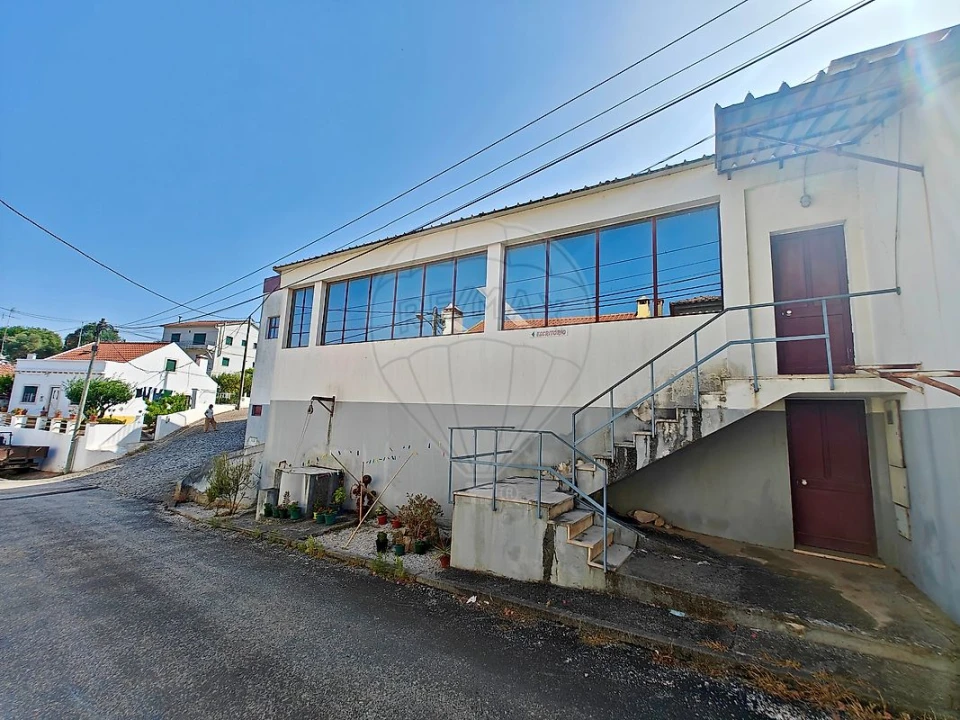 Armazém para Venda em Carvoeira e Carmões Foto 3