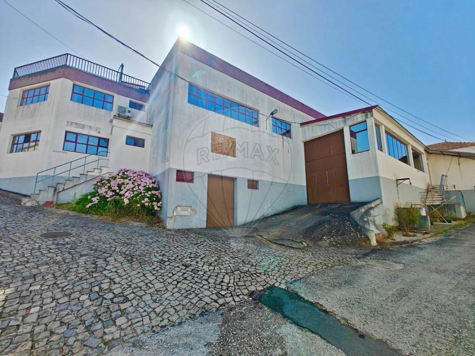 Armazém para Venda em Carvoeira e Carmões Foto 1