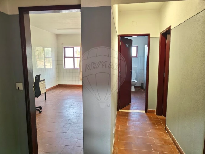 Armazém para Venda em Carvoeira e Carmões Foto 10