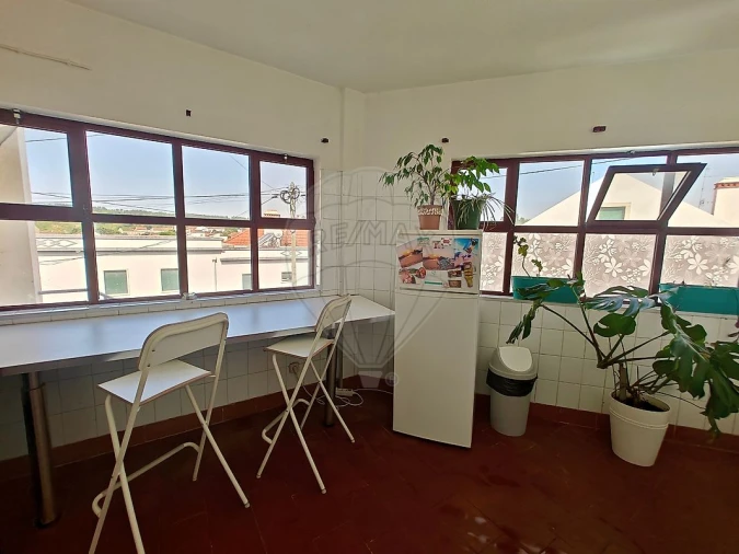 Armazém para Venda em Carvoeira e Carmões Foto 11