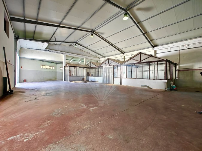 Armazém para Venda em Carvoeira e Carmões Foto 7