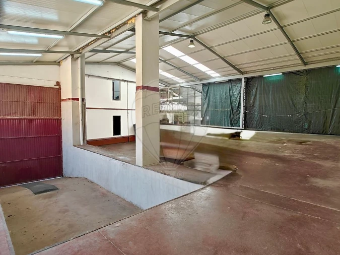 Armazém para Venda em Carvoeira e Carmões Foto 9
