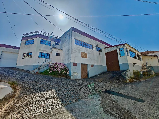 Armazém para Venda em Carvoeira e Carmões Foto 2