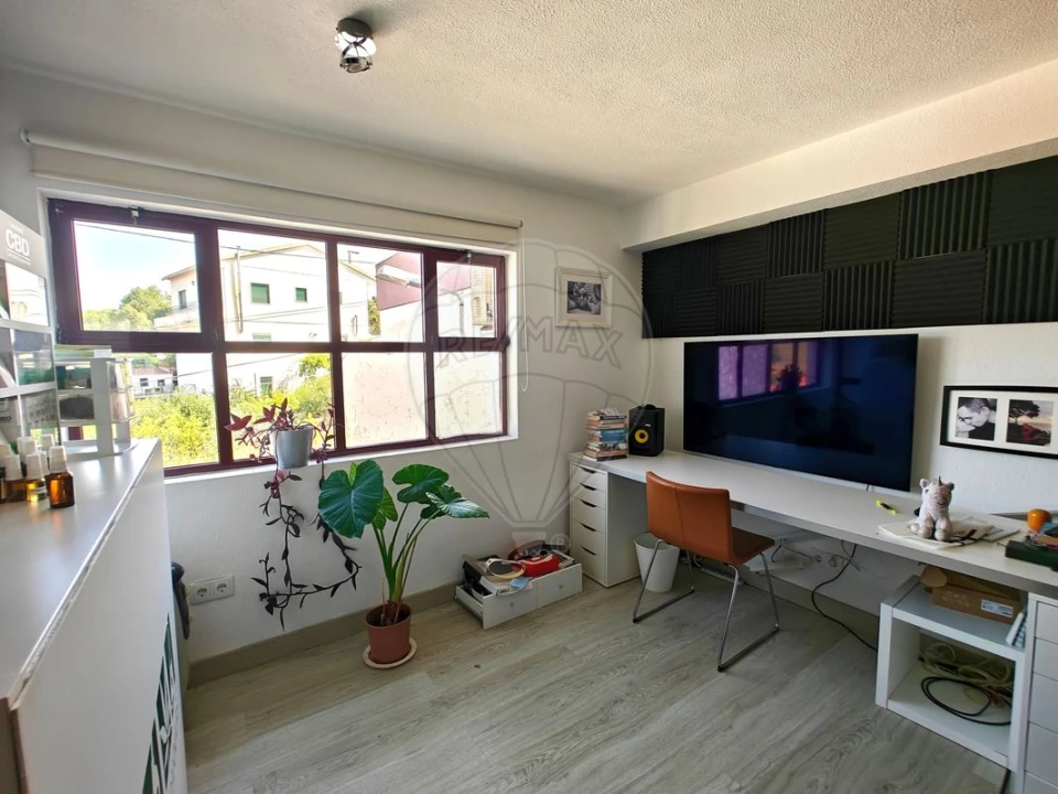 Armazém para Venda em Carvoeira e Carmões Foto 12