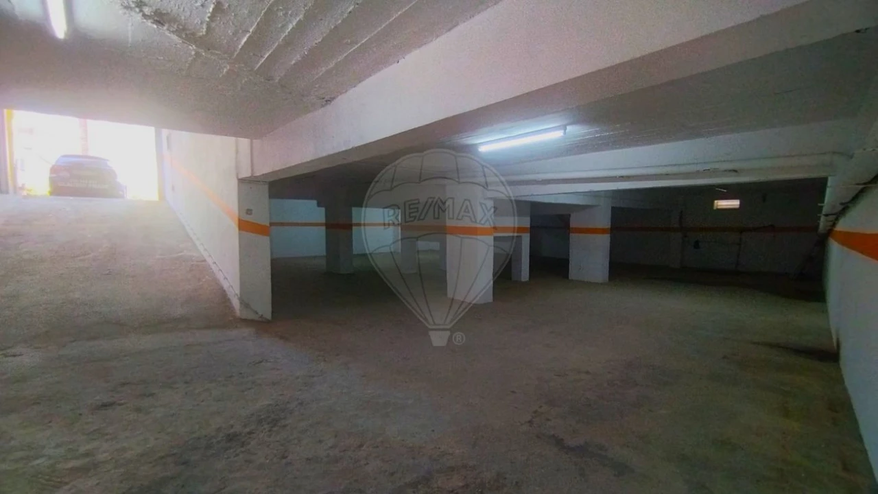 Garagem para Venda em Vila Franca de Xira Foto 14