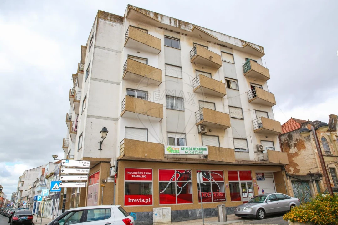 Garagem para Venda em Vila Franca de Xira Foto 2