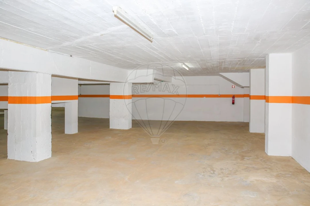 Garagem para Venda em Vila Franca de Xira Foto 7