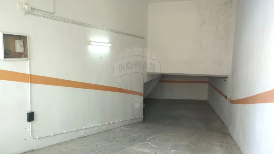 Garagem para Venda em Vila Franca de Xira Foto 12