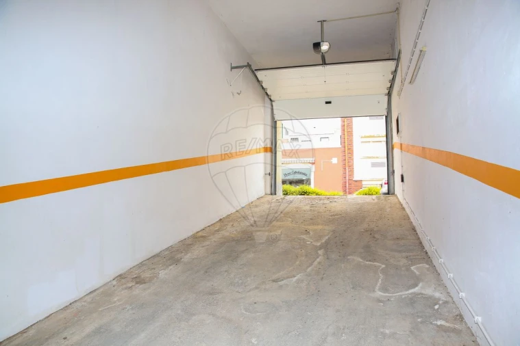 Garagem para Venda em Vila Franca de Xira Foto 9