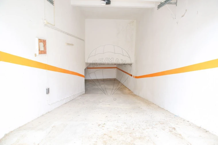 Garagem para Venda em Vila Franca de Xira Foto 3