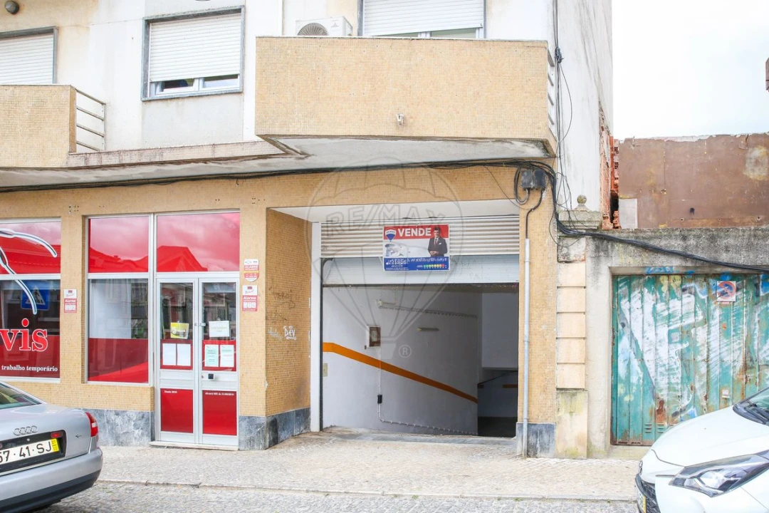 Garagem para Venda em Vila Franca de Xira Foto 1