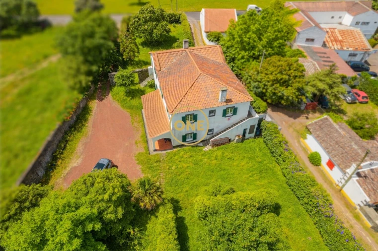 Moradia T6 para Venda em Rabo de Peixe Foto 2