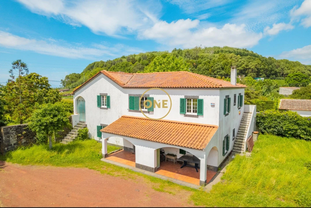 Moradia T6 para Venda em Rabo de Peixe Foto 1