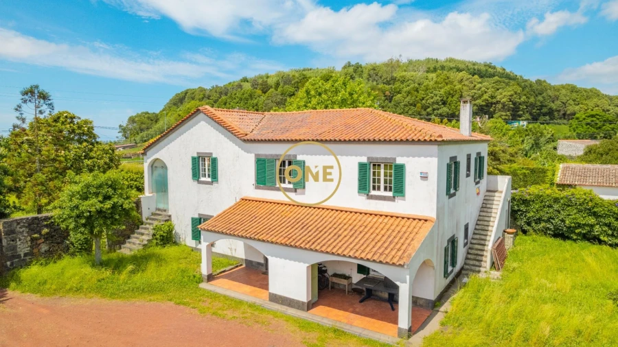 Moradia T6 para Venda em Rabo de Peixe