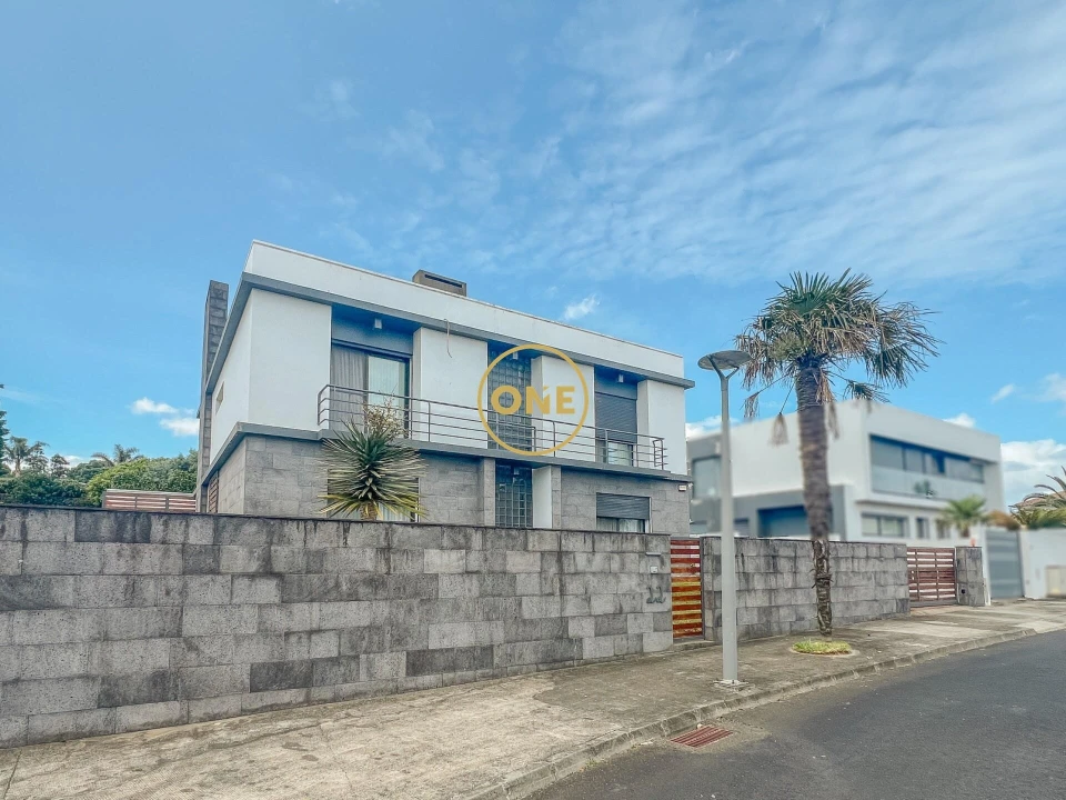 Moradia T4 para Venda em Santa Clara Foto 1