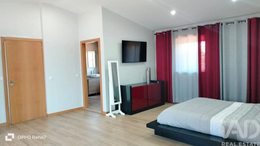 Moradia T4 para Venda em Vilar de Andorinho Foto 17