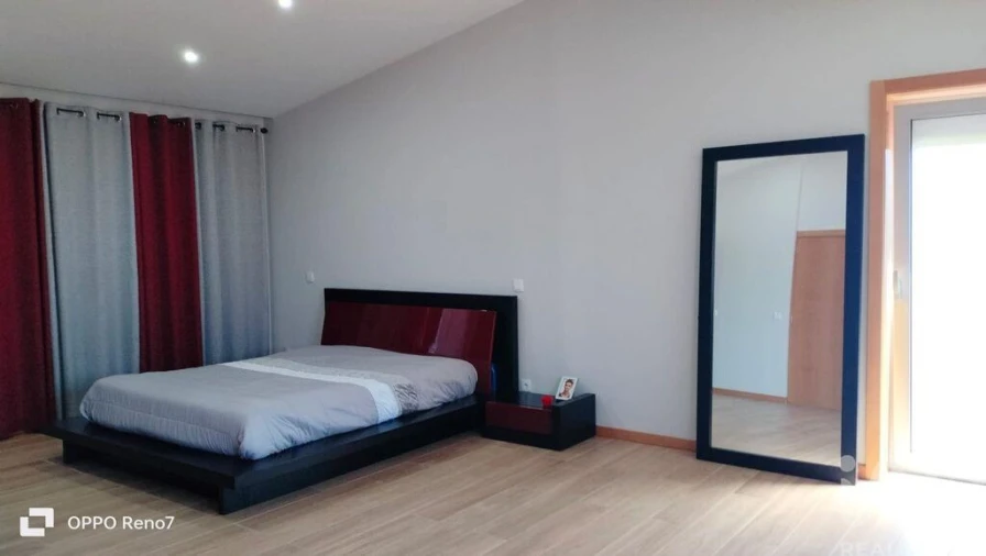 Moradia T4 para Venda em Vilar de Andorinho Foto 18