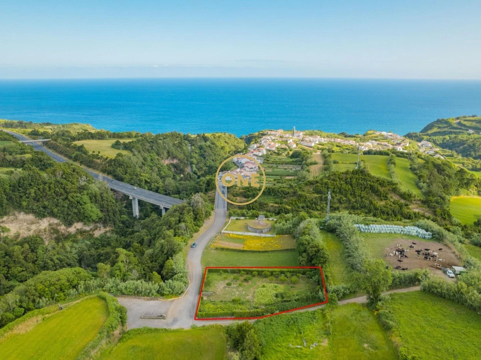 Terreno para Venda em Ribeira Chã Foto 2