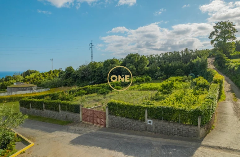 Terreno para Venda em Ribeira Chã Foto 1