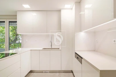 Apartamento T3 para Venda em Carcavelos e Parede