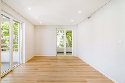Apartamento T3 para Venda em Carcavelos e Parede