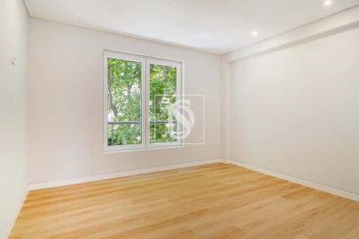 Apartamento T3 para Venda em Carcavelos e Parede
