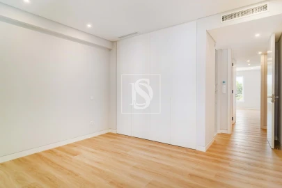 Apartamento T3 para Venda em Carcavelos e Parede