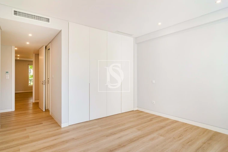 Apartamento T3 para Venda em Carcavelos e Parede Foto 21