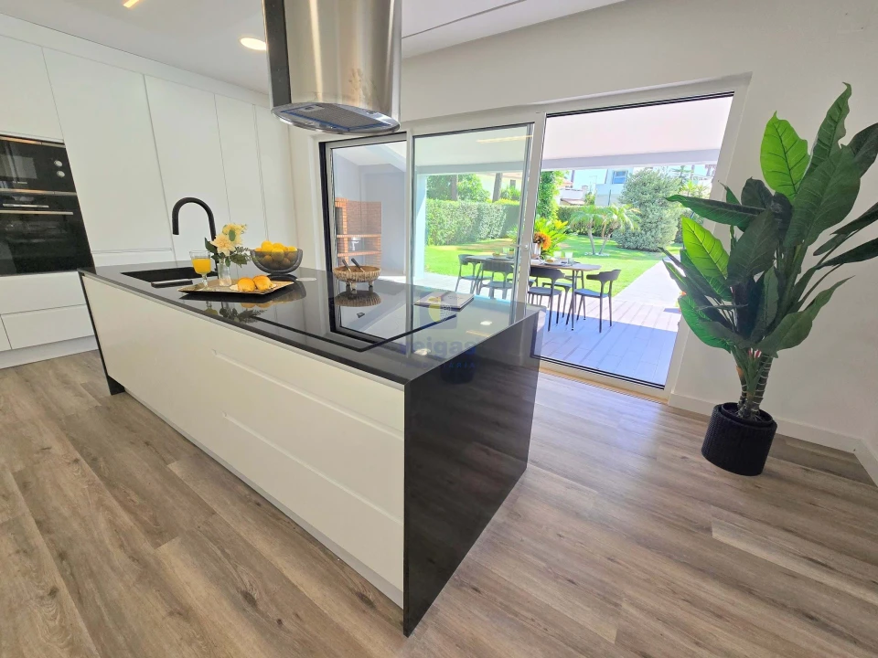 Moradia T4 para Venda em Charneca de Caparica e Sobreda Foto 6