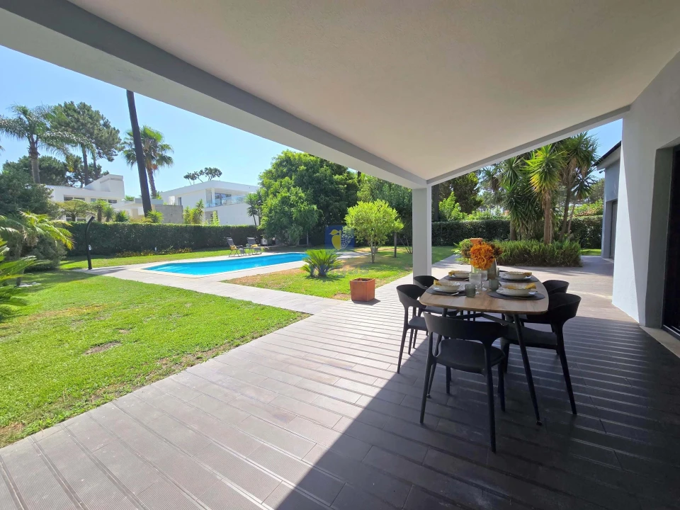 Moradia T4 para Venda em Charneca de Caparica e Sobreda Foto 1