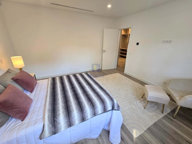 Moradia T4 para Venda em Charneca de Caparica e Sobreda Foto 11