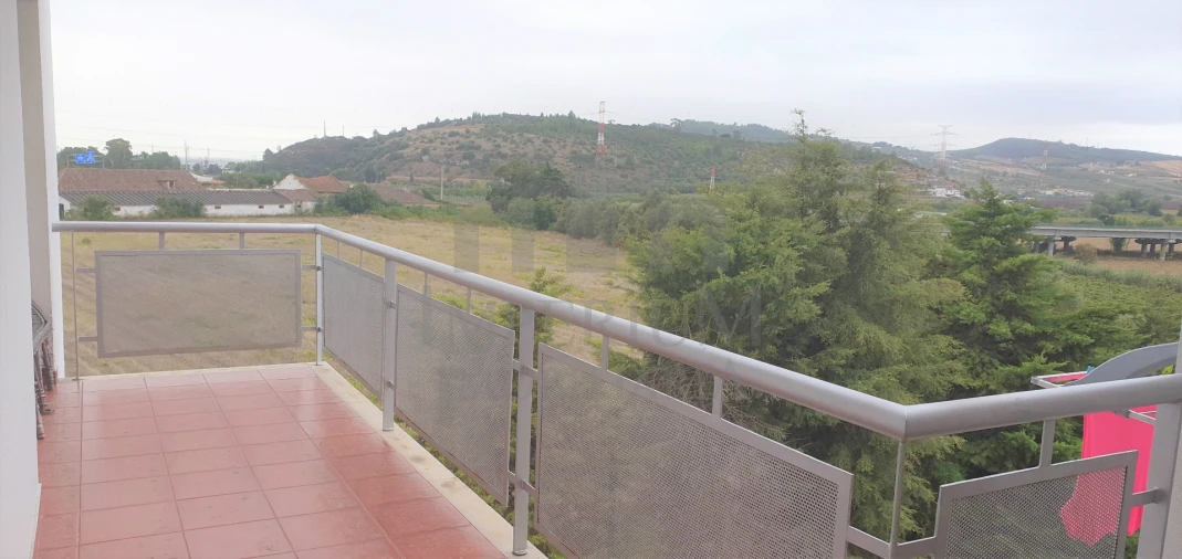 Apartamento T2 para Arrendamento em Carregado e Cadafais Foto 8