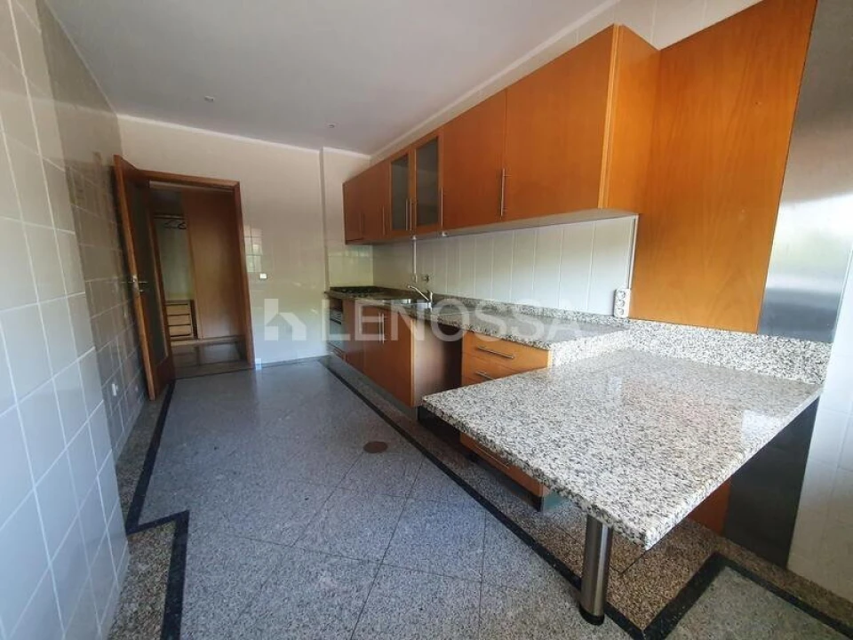 Apartamento T2 para Venda em Rebordosa Foto 10