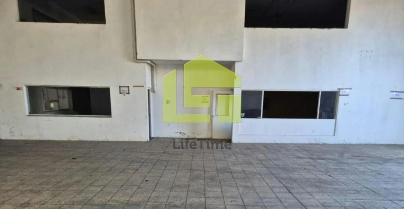 Armazém para Venda em Constantim e Vale de Nogueiras Foto 5