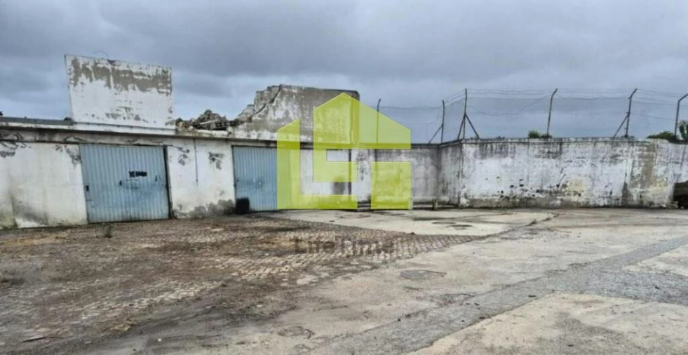 Armazém para Venda em Constantim e Vale de Nogueiras Foto 15