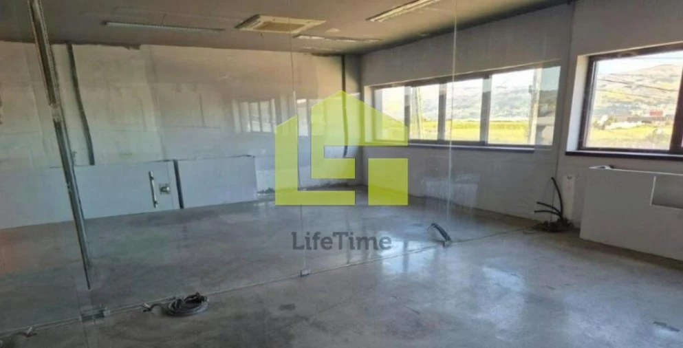 Armazém para Venda em Constantim e Vale de Nogueiras Foto 7