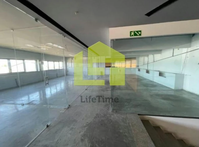 Armazém para Venda em Constantim e Vale de Nogueiras Foto 6